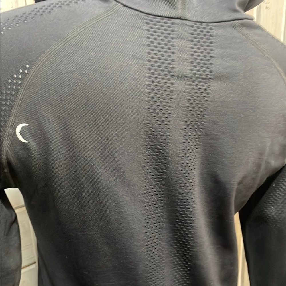 ZYIA Black Relaxed Long Sleeve Hoodie - Picture 4 of 4